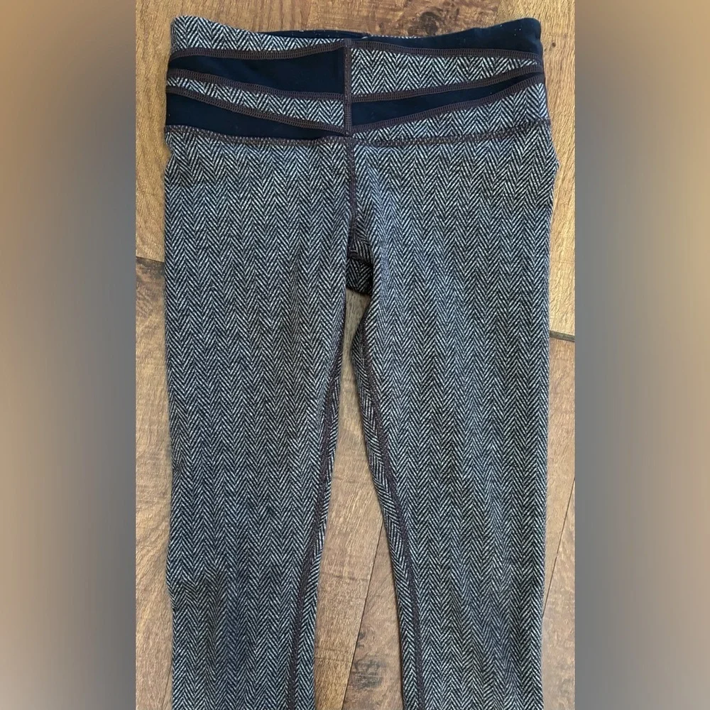 Lululemon Wunder Under Pants in Giant Herringbone pattern leggings Sz 4